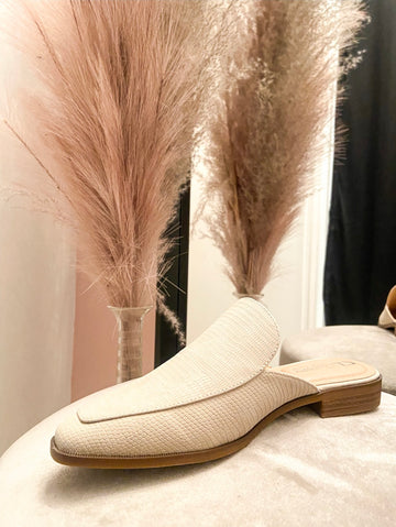 CHINESE LAUNDRY SOFTEST MULE