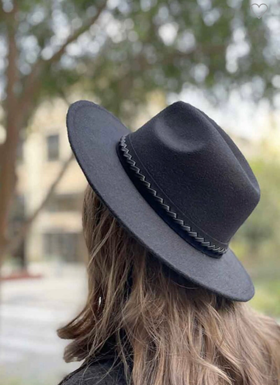 MAE STRUCTURE FEDORA HAT PLEATHER BELT