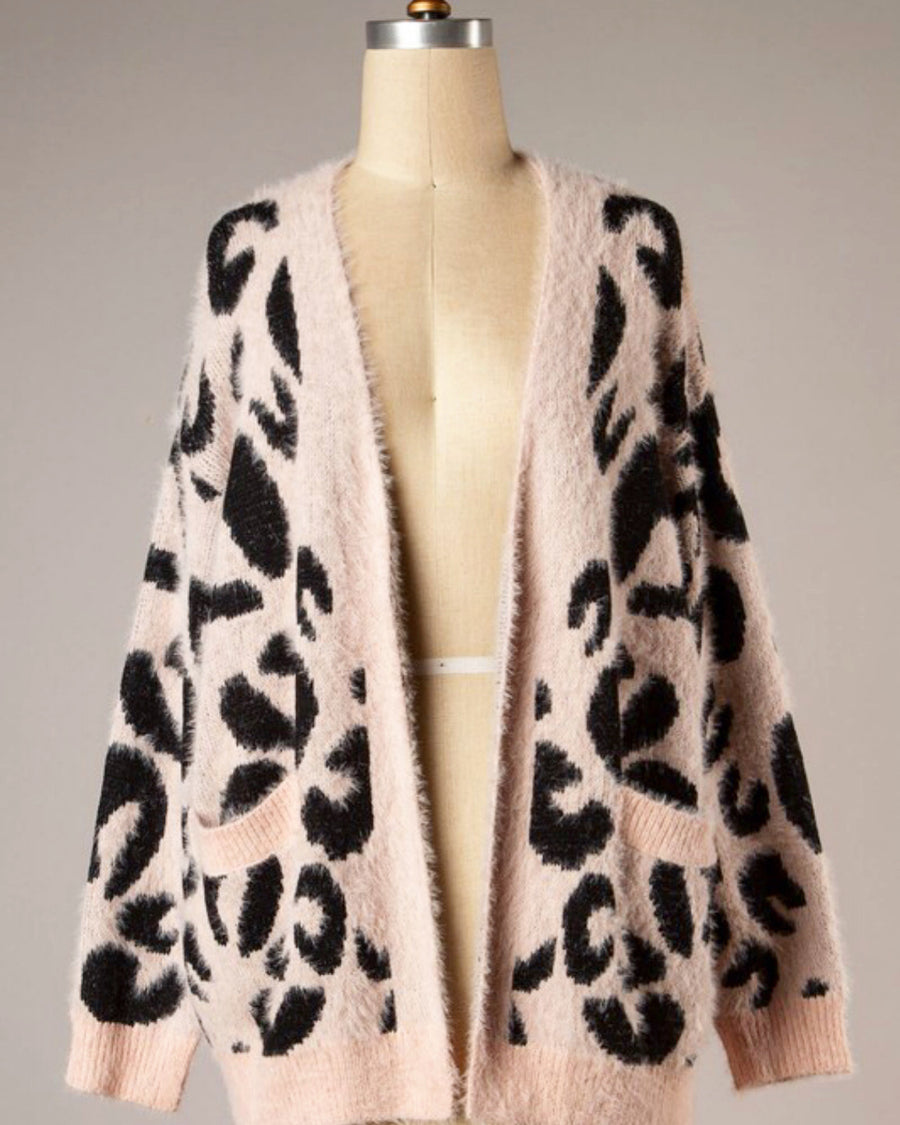 KHLOE LEOPARD FUZZY CARDI